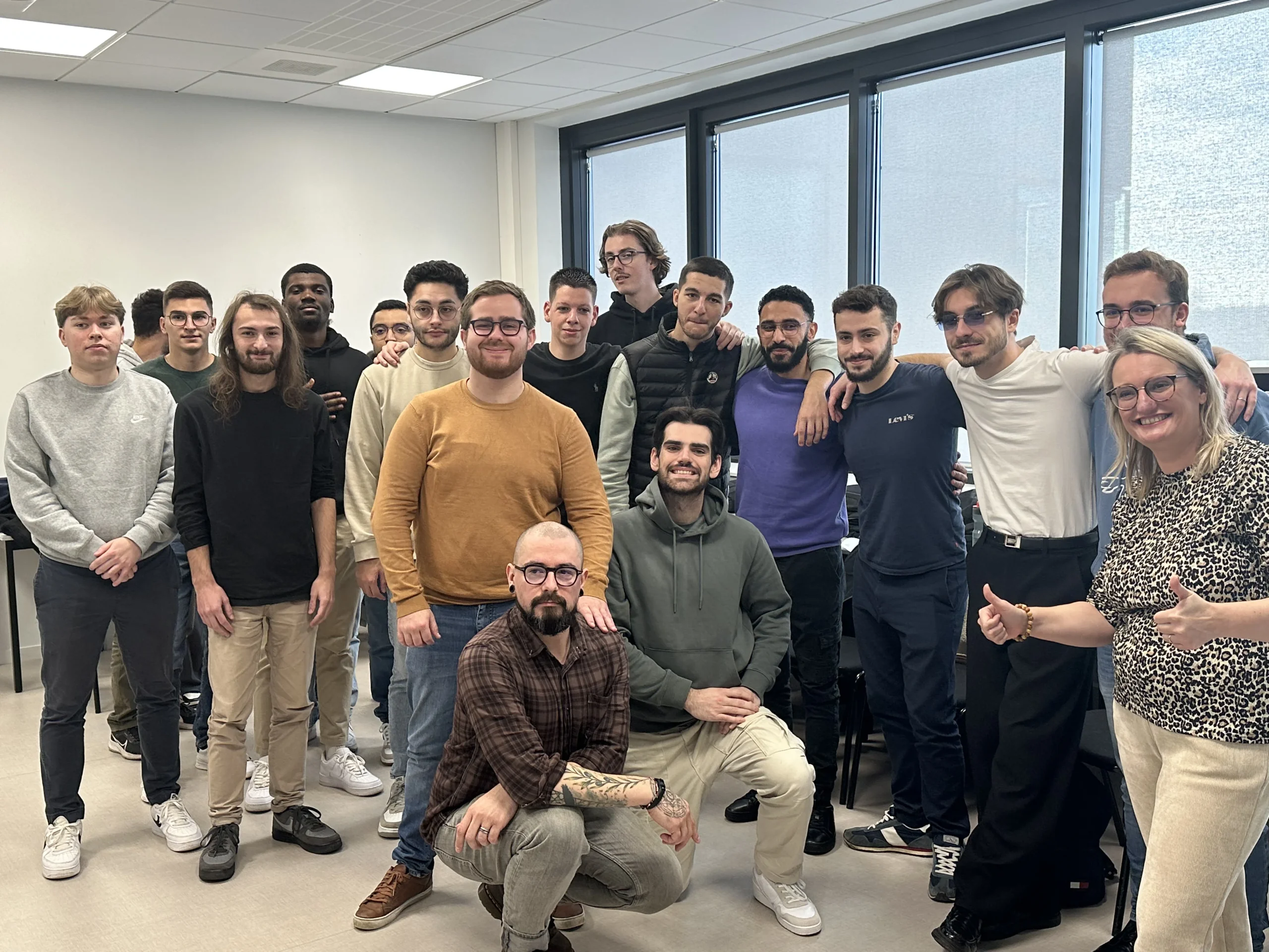 Photo de groupe de la page d'accueil avec vanessa, coach en parole