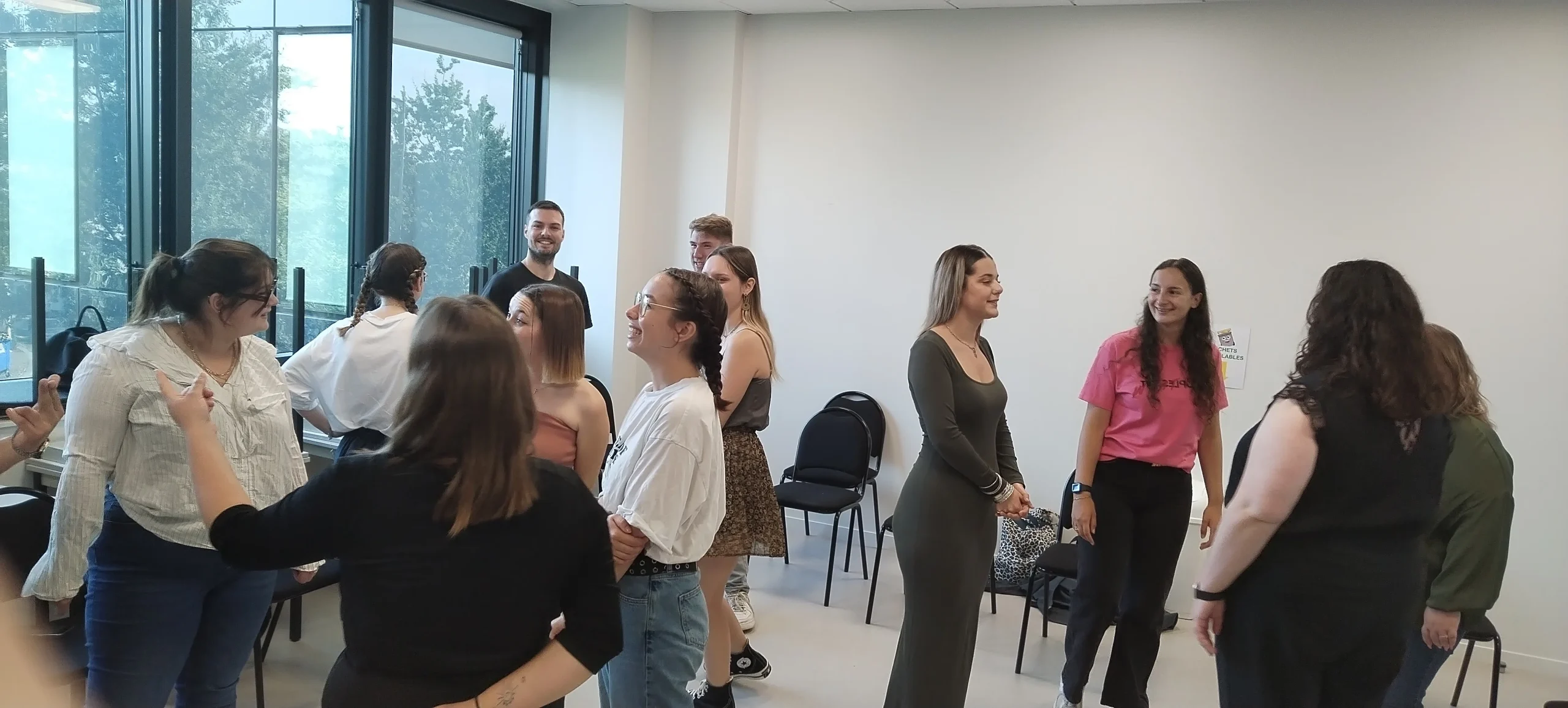 Image d'un groupe réalisant un exercice