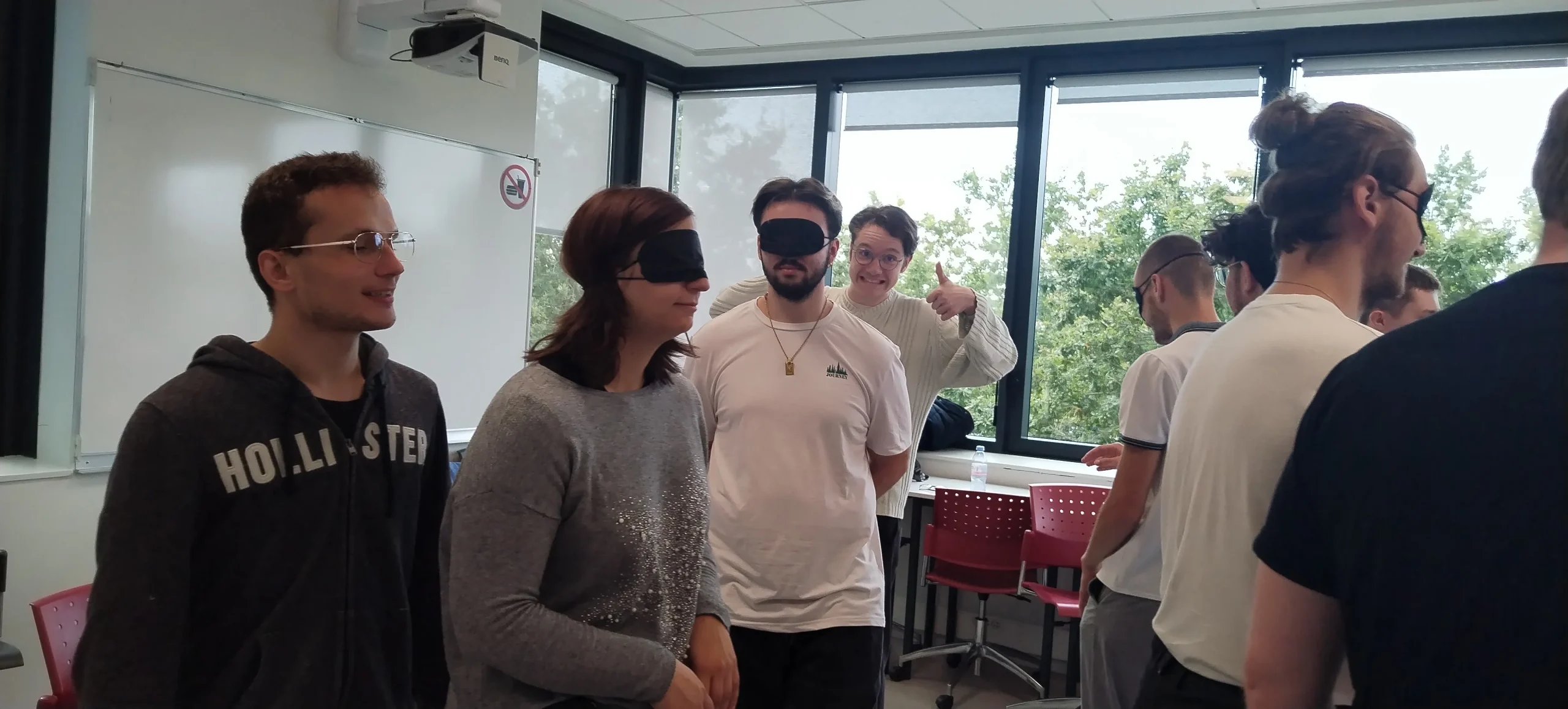 Image d'un groupe réalisant un exercice